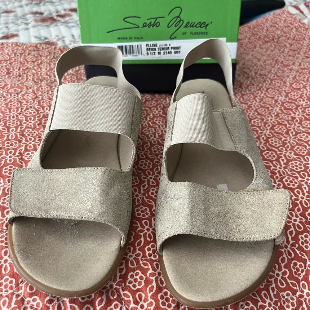 Sesto Meucci Women's Sandals - Gold size 9 1/2 M. New in box.